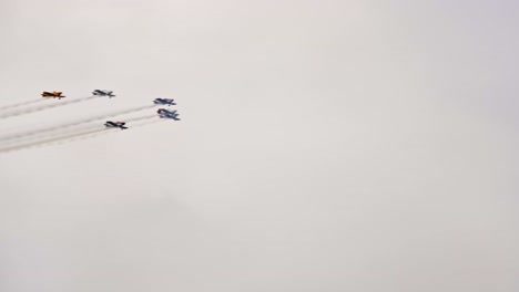 airplanes flying in formation