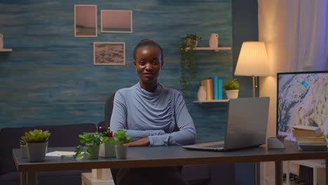 Portrait-of-black-woman-looking-at-camera-smiling