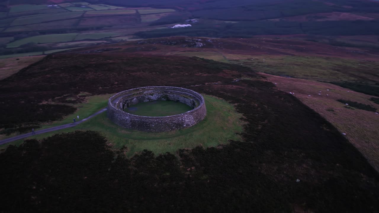 아이리치 링 포트, 도네갈 - 아일랜드의 그리안.
