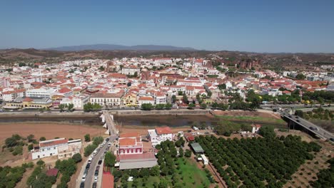 View-of-Silves-town-buildings-with-famous-castle-and-cathedral,-Algarve-region,-Portugal