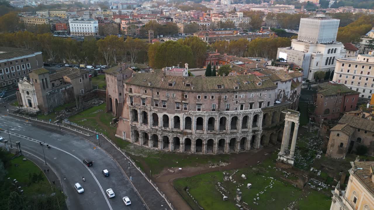 마르로 극장 과 아폴로 팔라티누스 성전 폐허 - 원주 비행기 로 촬영