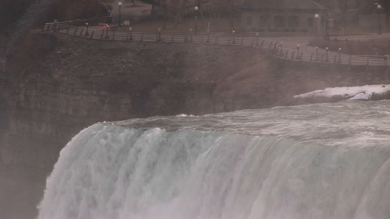 나이아가라 폭포 정상 가까이서 보기