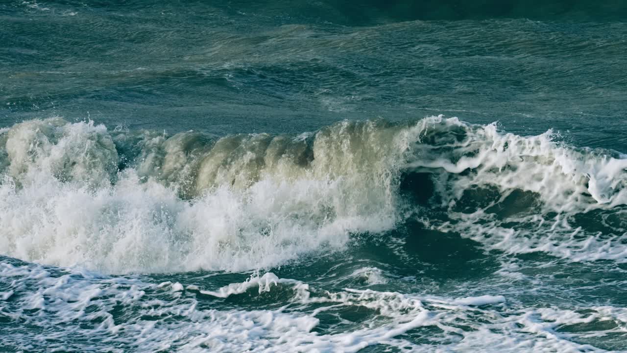 Powerful Ocean Wave Breaking