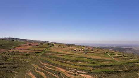 vista aérea de las verdes colinas de la terraza del golán, israel