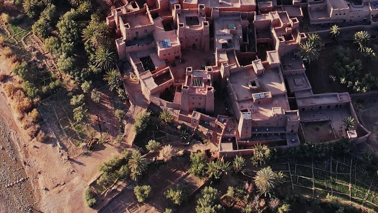 Vista aerea di edifici in Marocco che mostrano architettura e paesaggio