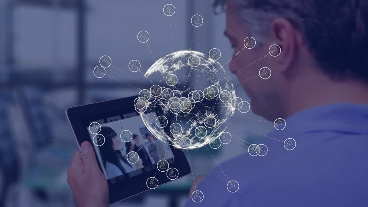 animación de iconos de todo el mundo sobre el hombre caucásico mirando imágenes en tableta digital