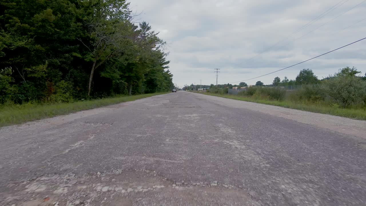 주차된 차량에 빠르게 접근