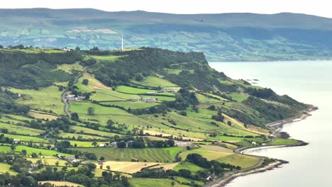 la carretera de la costa de antrim en irlanda del norte
