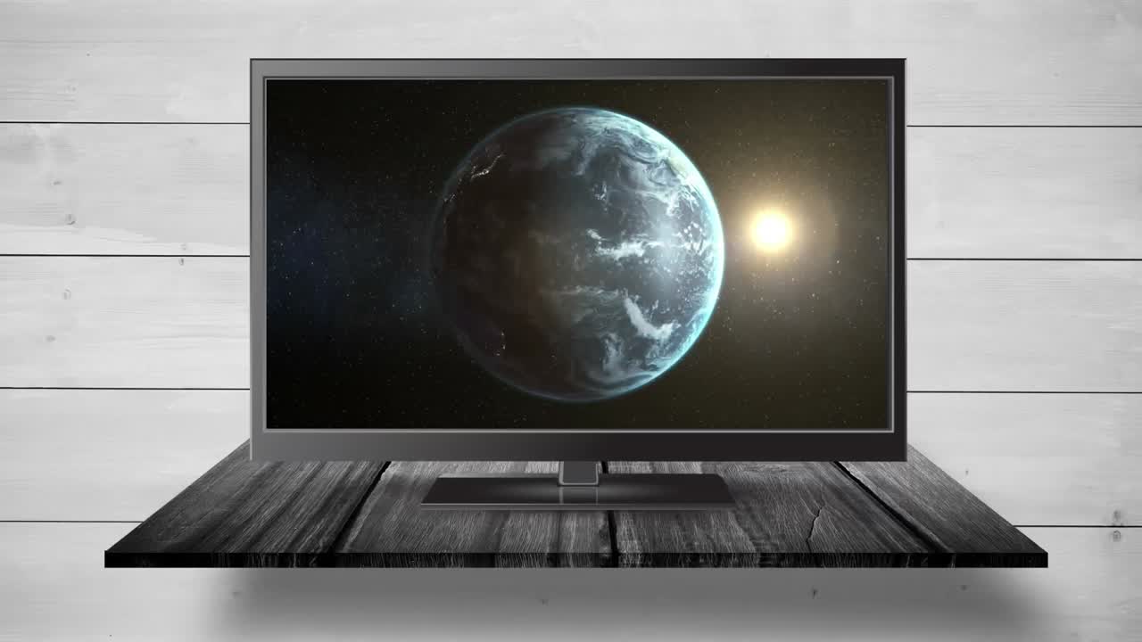 monitor de computadora en la parte superior de la mesa