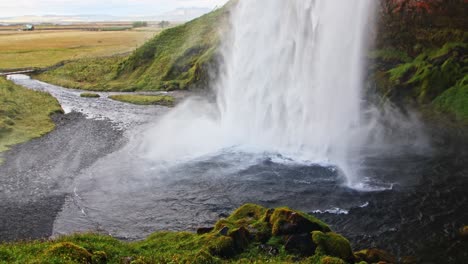 Primer-Plano-De-Seljalandfoss,-Una-De-Las-Cascadas-Más-Hermosas-De-Islandia-En-Verano.