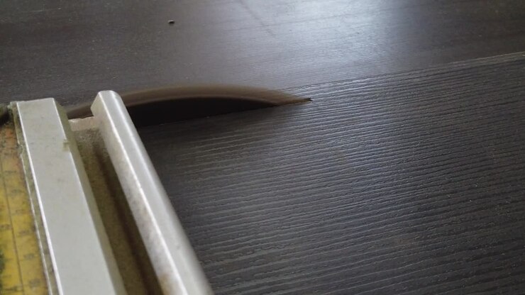 In the Woodshop Cutting Multiplex to be able to build a banch, droar, closet, table