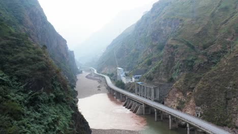 Landschaft-Entlang-Des-Jangtse-In-China,-Eine-Straße,-Die-Mit-Dem-Jangtse-Verbindet