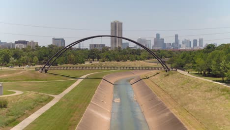 Aerial-of-the-Buffalo-Bayou-in-Houston,-Texas