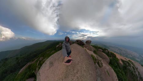 4k 360 video selfie of couple in the mountains