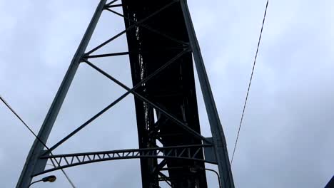 Tilt-down-view-of-Ponte-Dom-Luis-I-metalwork-in-Porto,-Portugal