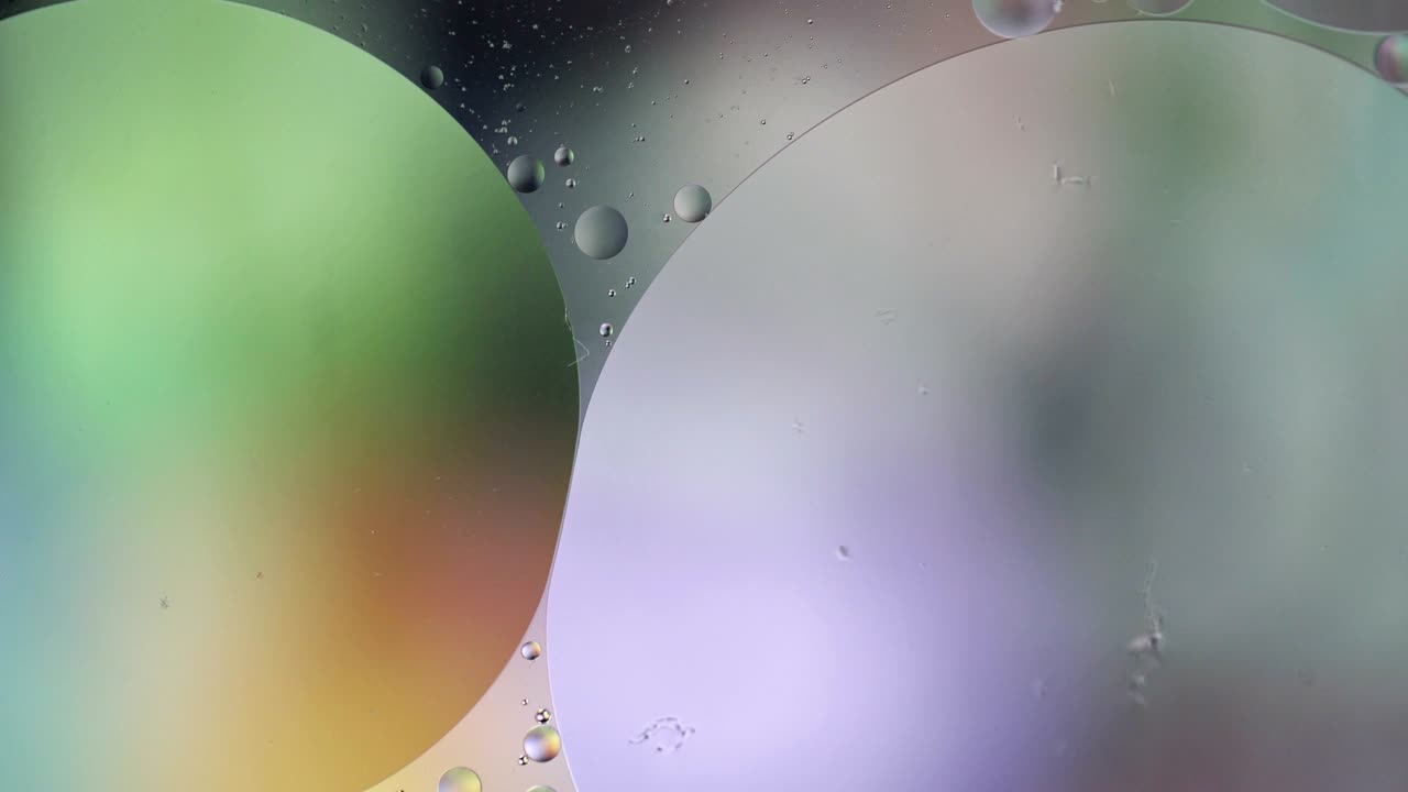 다채로운 거품의 환상적인 구조, 혼란스러운 움직임, 추상적인 다채로운 페인트,  뷰, 액체에 있는 거품의 움직임, 기름 표면, 다채로운 배경, 매크로.