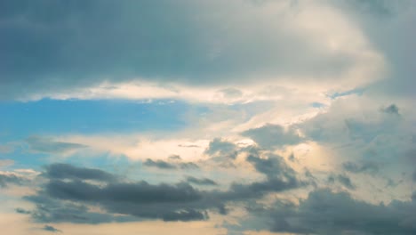 Lapso-De-Tiempo-De-4k,-Hermoso-Cielo-Con-Fondo-De-Nubes,-Cielo-Con-Nubes-Clima-Naturaleza-Nube-Azul,-Cielo-Azul-Con-Nubes-Y-Sol,-Nubes-Al-Amanecer-España