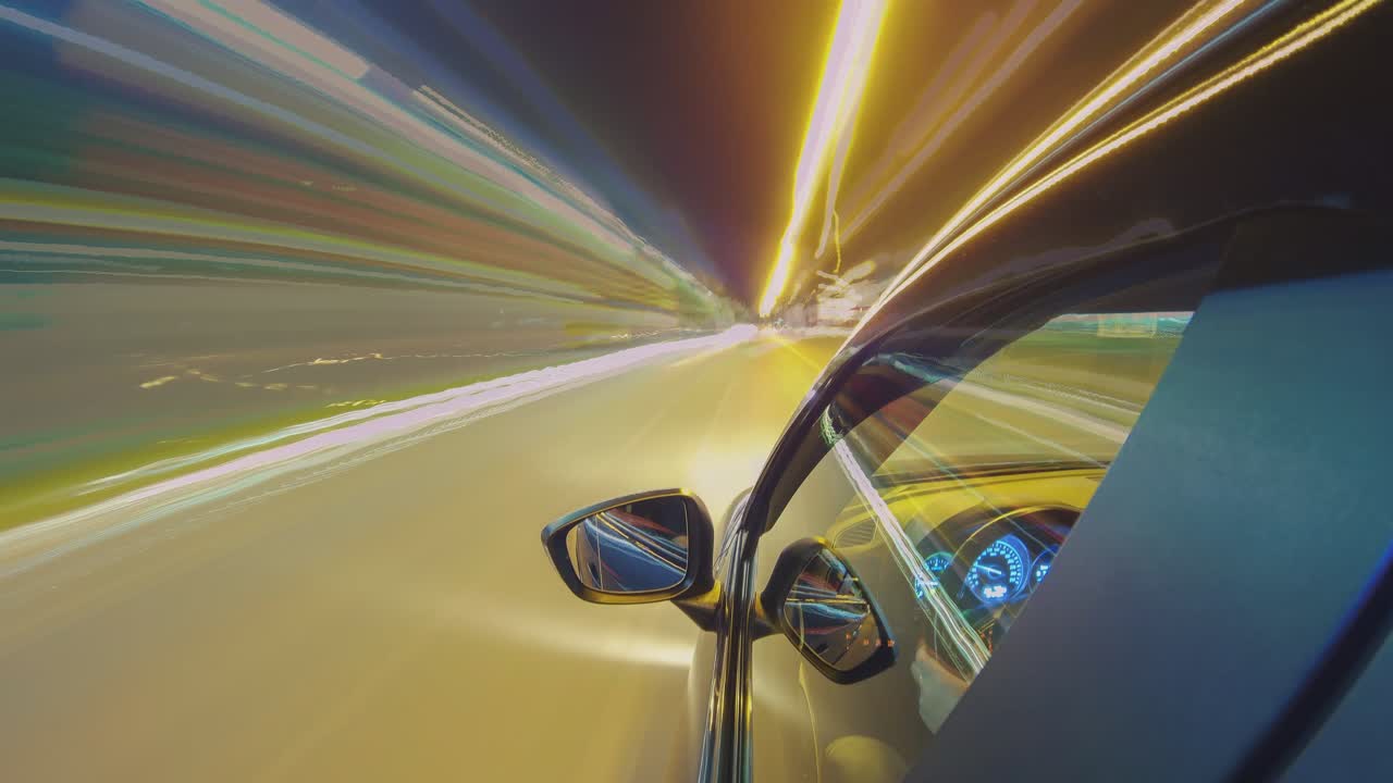 도시를 가로질러 밤을 운전하는 것