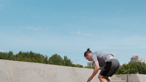 amigos entrenando el parkour