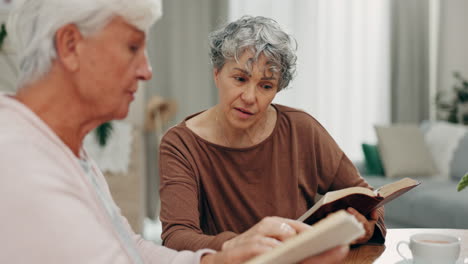 Gottesdienst,-Unterstützung-Und-Bibelstudium-Mit-Alten-Frauen
