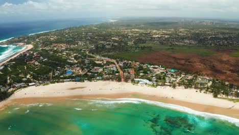 Dron-Panorámico-Disparó-Sobre-Tofo,-Mozambique