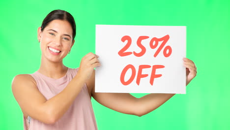 pantalla verde, cartel de venta y mujer aislada