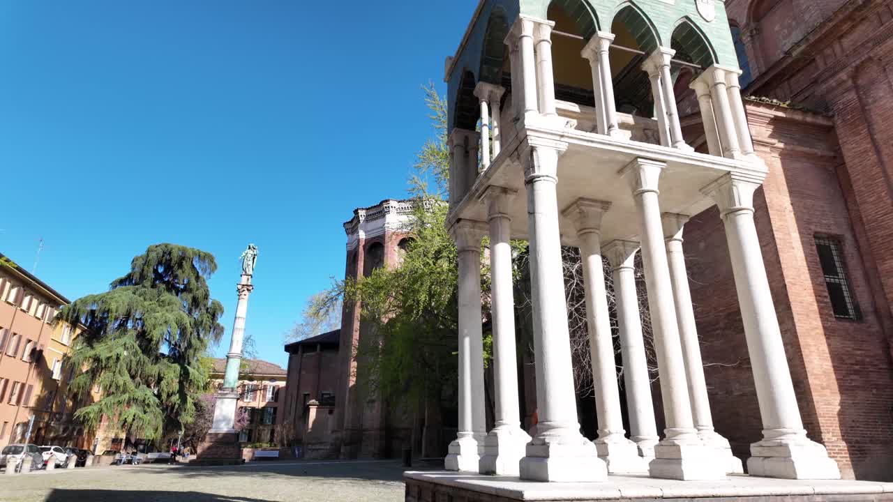 Architectural view of a building with columns
