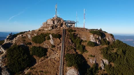 Leiter-An-Die-Spitze-Der-Welt