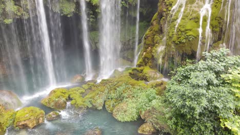 Seeblick-Unter-Dem-Wasserfall