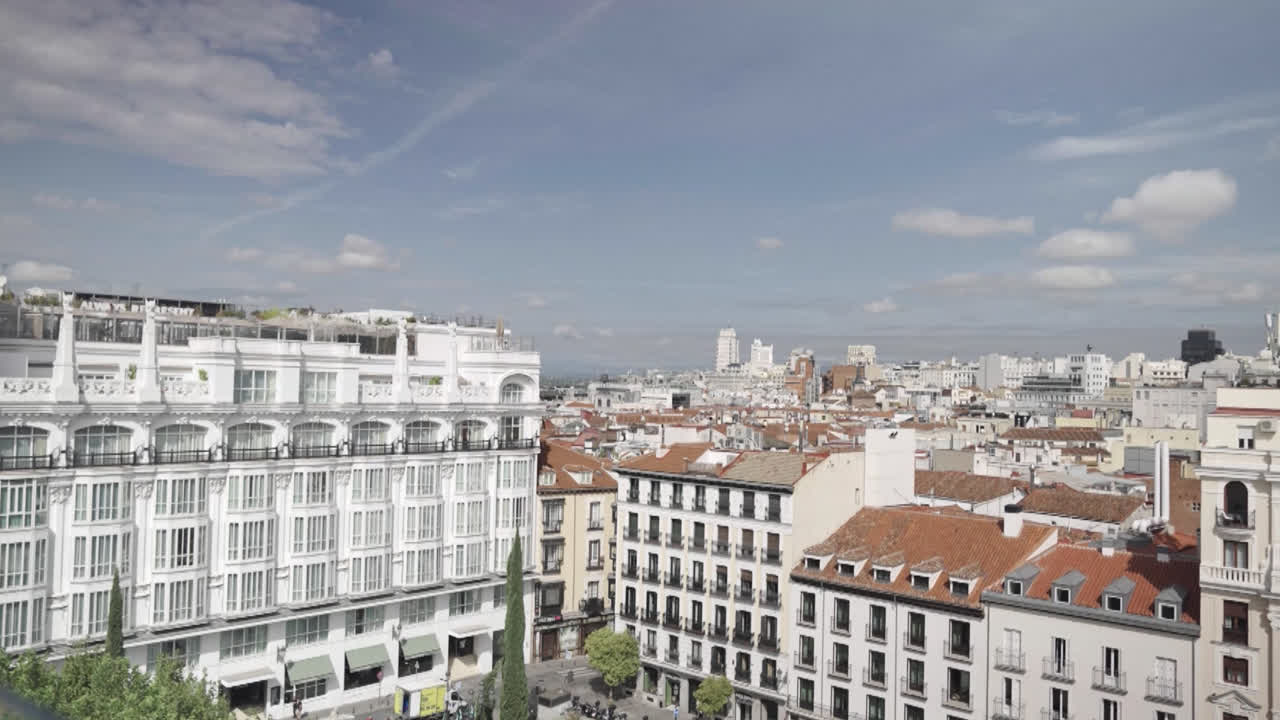 Paesaggio urbano di Madrid: Veduta panoramica di edifici e skyline