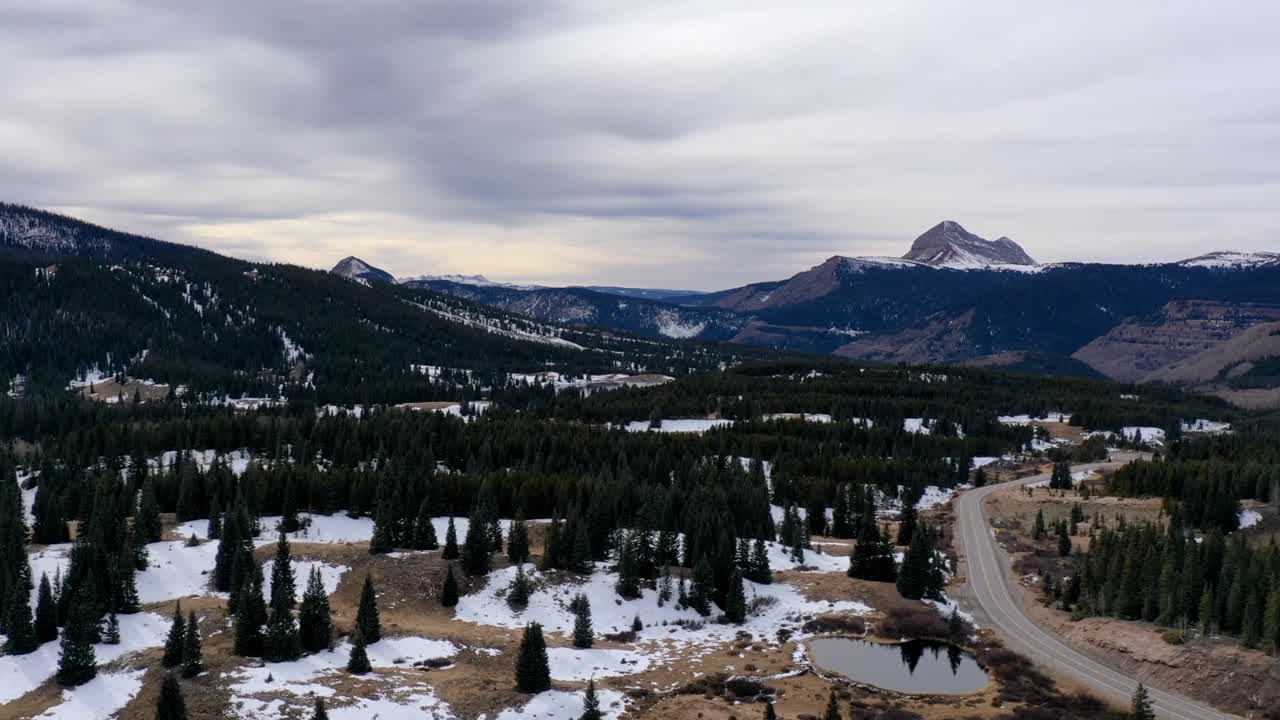 lapso de tiempo de montaña 4k por drone