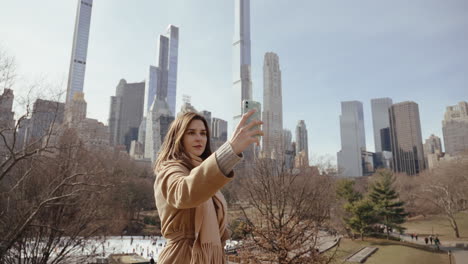 woman taking selfie in central park, nyc