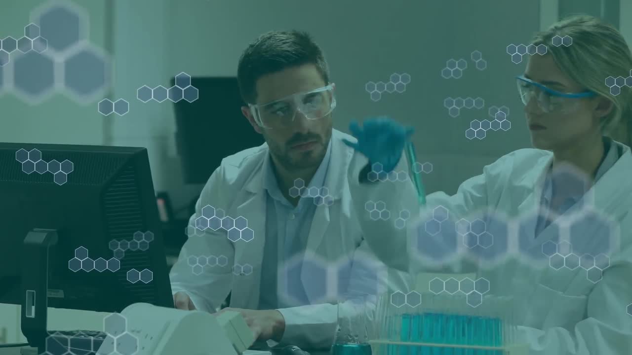animación de estructuras químicas sobre científicos caucásicos masculinos y femeninos que trabajan en el laboratorio