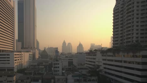 horizonte de bangkok al atardecer