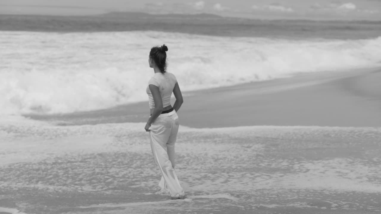 해변에 있는 여자