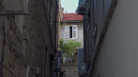 A-dark-alley-in-Split-with-light-at-the-end-of-the-street