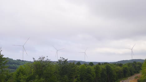 Windpark-Auf-Dem-Berg.