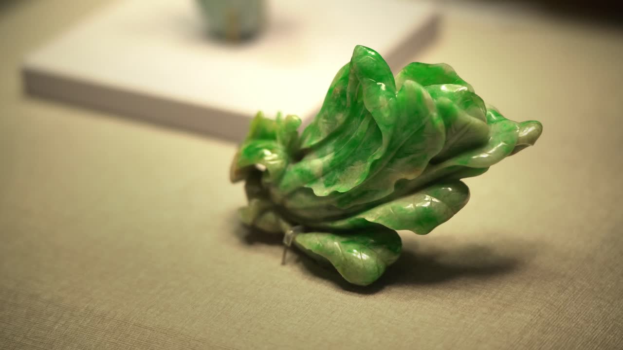 The Jadeite Cabbage from the Qing Dynasty