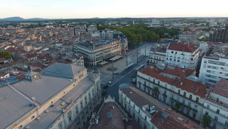 Volando-Alrededor-De-La-Place-De-La-Comedie-Montpellier-Vista-Aérea-Del-Drone