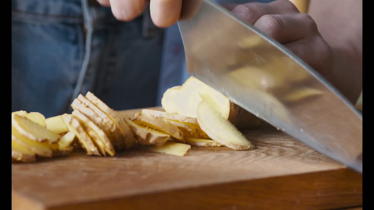 el jengibre en rodajas