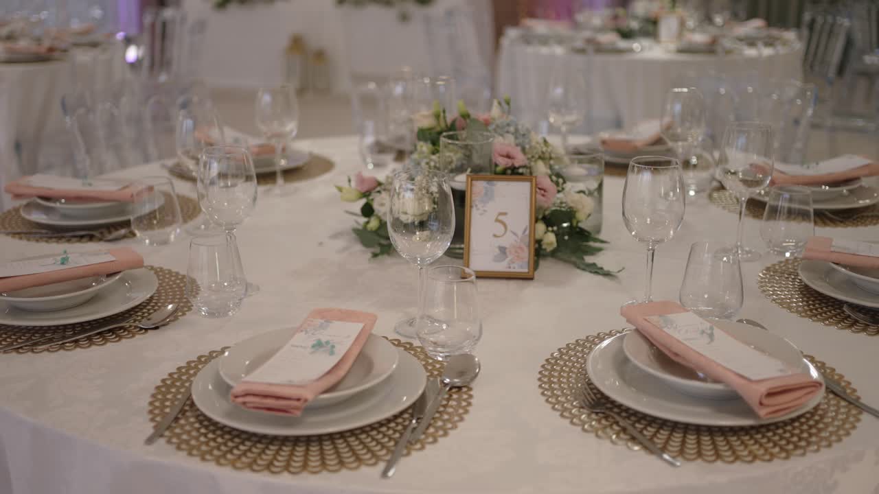 Elegant Wedding Table Setting