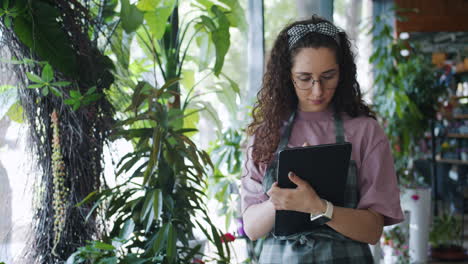 woman florist working in plant shop