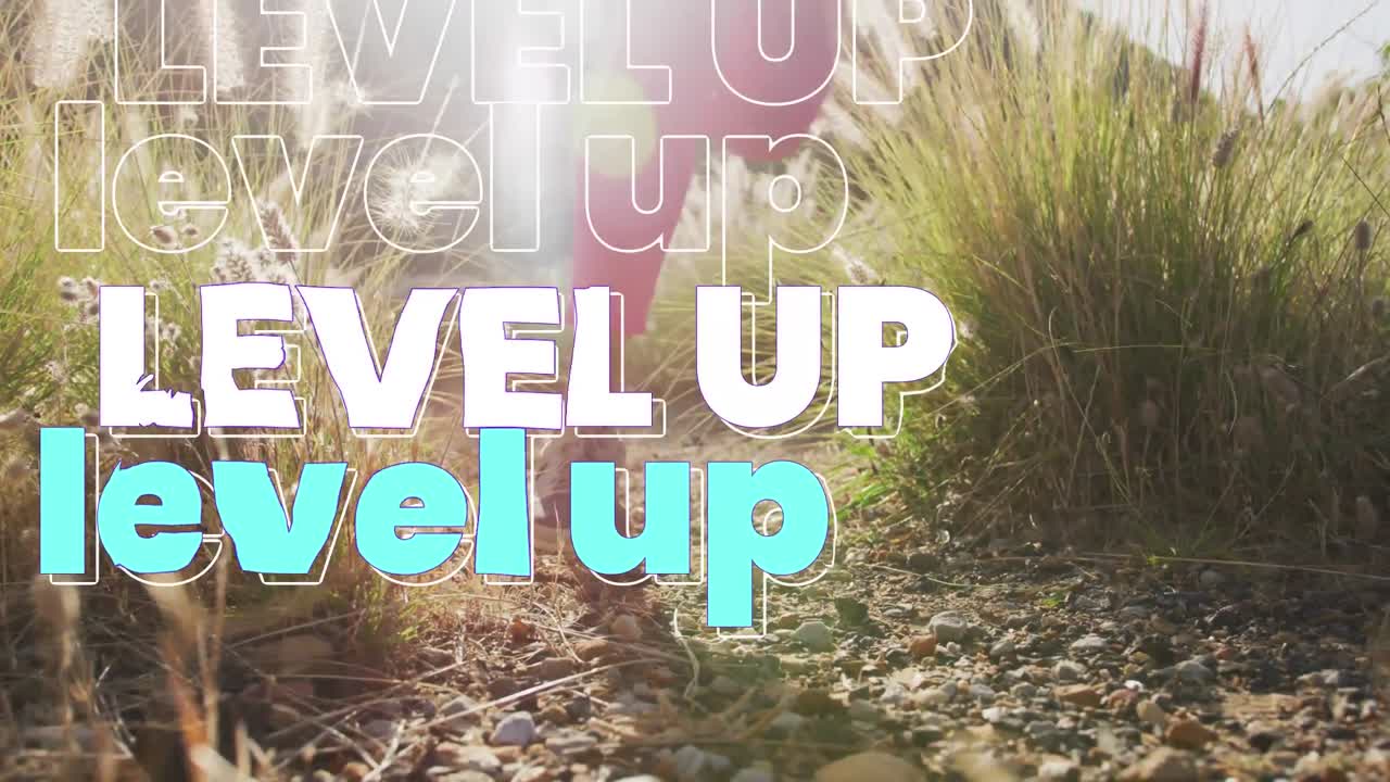 animación de las palabras a nivel en blanco y azul sobre las piernas de la mujer corriendo en el campo