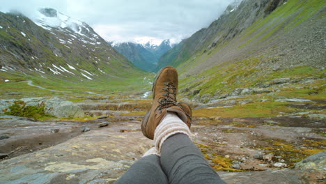 relaxing in norwegian mountains