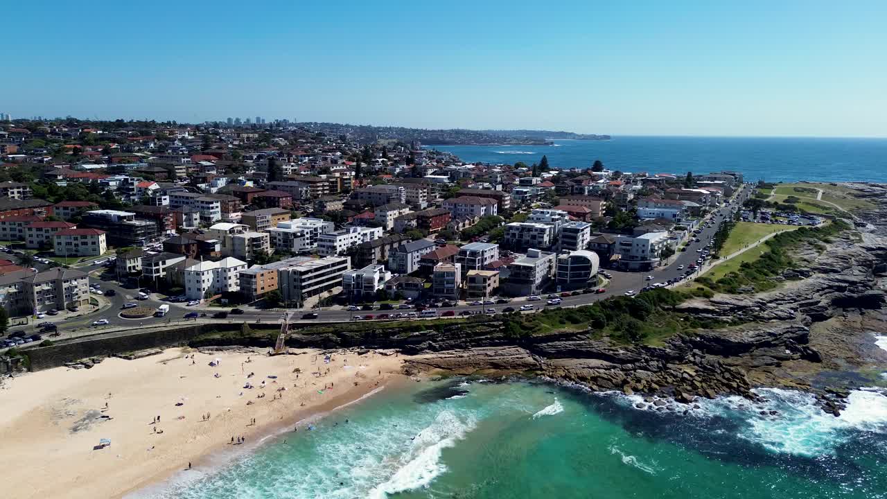 drone aereo costa promontorio residenziale abitazione urbana appartamento unità blocchi strade strade cliff face bay maroubra spiaggia coogee randwick nsw sydney australia 4k