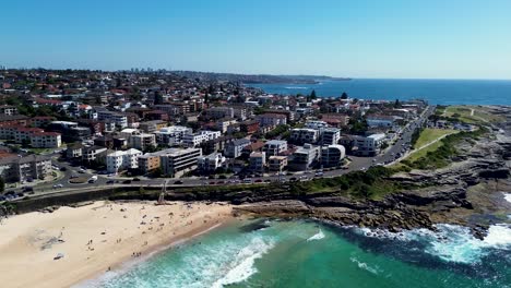 Drohnenantenne,-Küstenlinie,-Landzunge,-Städtische-Wohnsiedlung,-Wohneinheit,-Blöcke,-Straßen,-Klippen,-Bucht,-Maroubra-Strand,-Coogee-Randwick,-New-South-Wales,-Sydney,-Australien,-4K