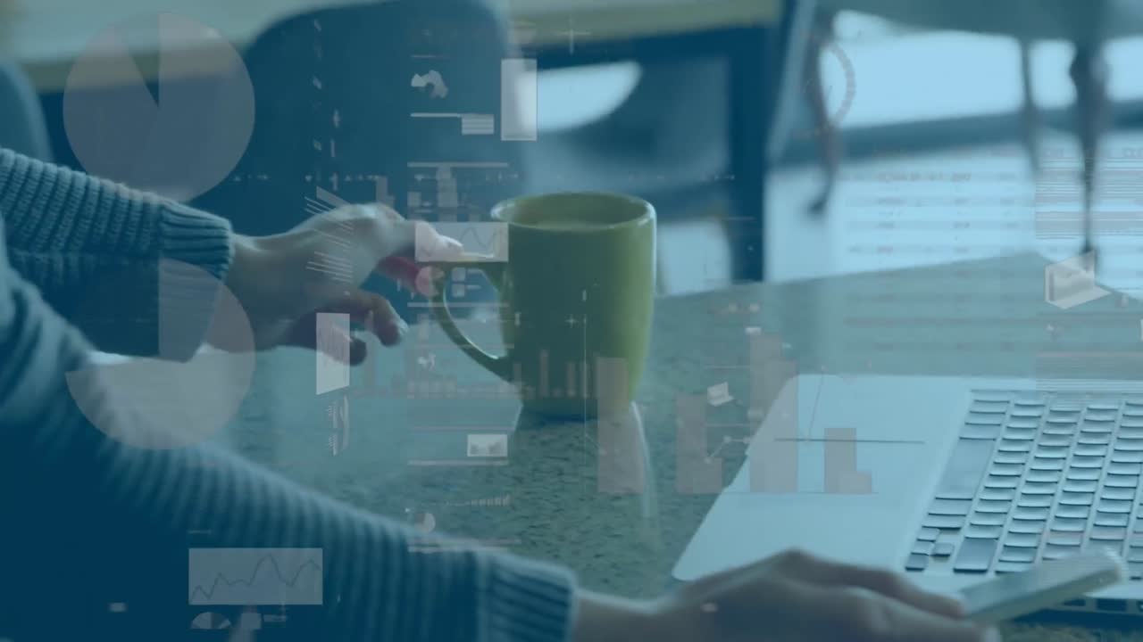 스마트 폰을 사용하는 두 인종 남성을 대상으로 한 데이터 처리 애니메이션