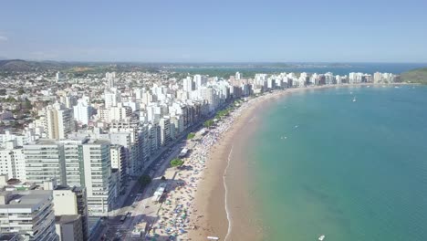es un día soleado en guarapari, espirito santo