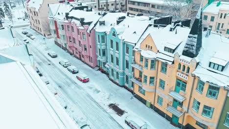 Calle-Huvilakatu-En-Helsinki,-Finlandia,-En-Un-Frío-Día-De-Invierno