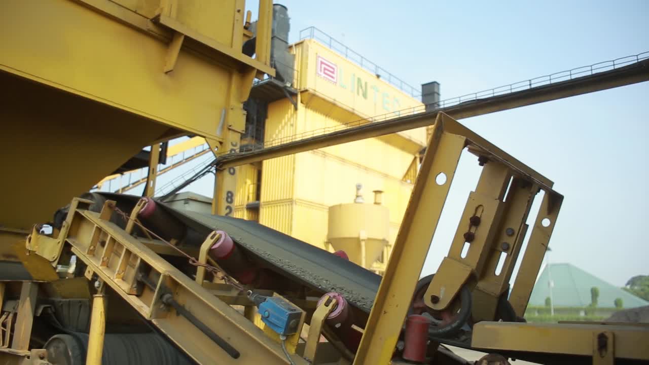 Britador industrial em minas e usinas de processamento para pedra britada, areia e cascalho como materiais de base para asfalto em centrais de mistura de asfalto para produzir asfalto ou concreto betuminoso a quente
